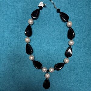 Elegant Black and Pearl Necklace